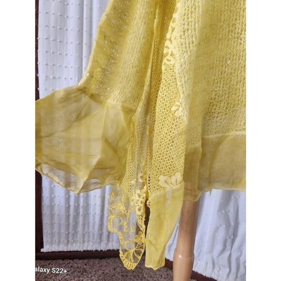 S45 Lacy, sparkly, sunny yellow sweater - Picture 2 of 11